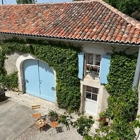Le Logis De Lasteyrie Bed & Breakfast *