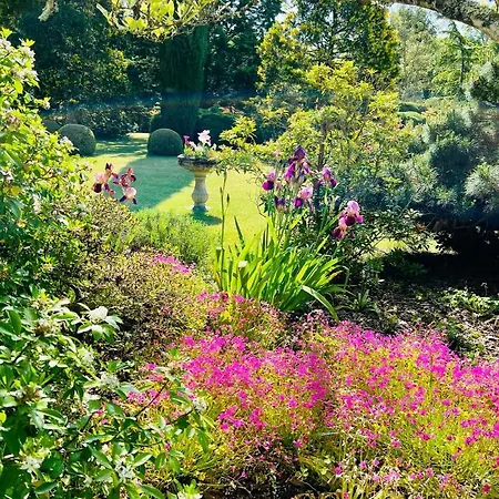 Le Logis De Lasteyrie Bed & Breakfast *