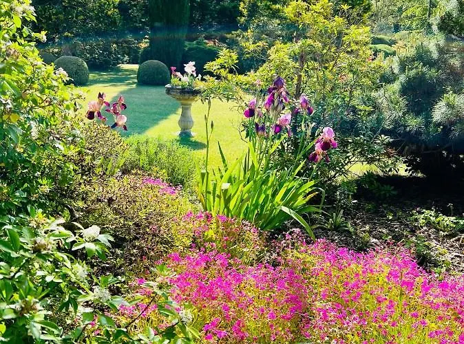 Le Logis De Lasteyrie Bed & Breakfast 3*